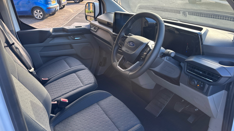 Ford Transit Custom E-320 L1 Rwd 100kW 65kWh H1 Van Limited Auto